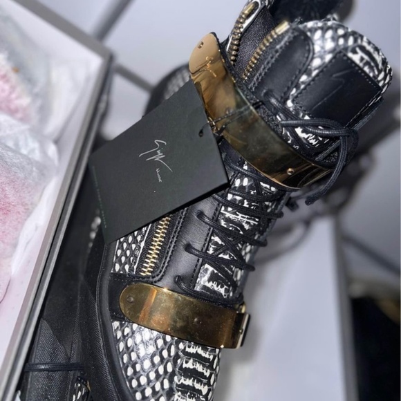 Giuseppe Zanotti Luxury Shoes - Picture 2 of 3